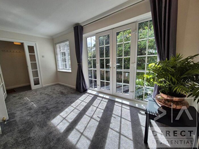 1 Bedroom Flat To Rent In Stuart Lodge, Ashley Road, KT18