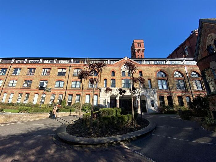 1 Bedroom Flat To Rent In Fairfield Road, London, E3