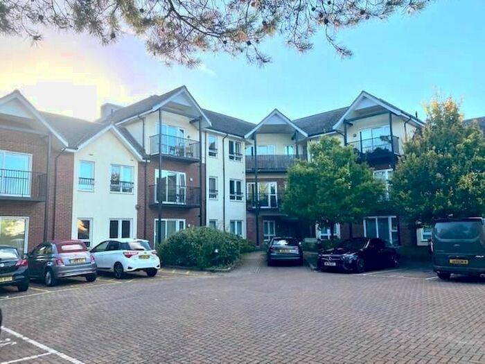 2 Bedroom Flat To Rent In London Road, Binfield, RG42