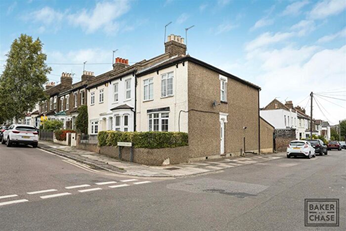 2 Bedroom End Of Terrace House For Sale In Gloucester Road, Enfield, EN2