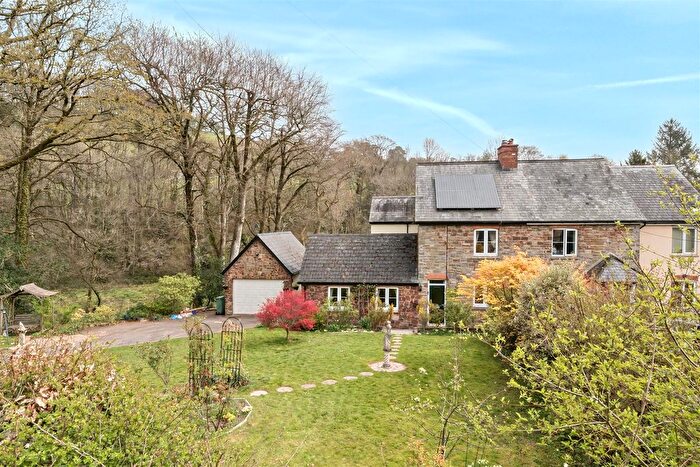 3 Bedroom Semi-Detached House For Sale In Waterrow, Taunton, TA4