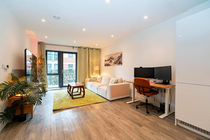 1 Bedroom Flat For Sale In Roden Street, Ilford, Greater London, IG1
