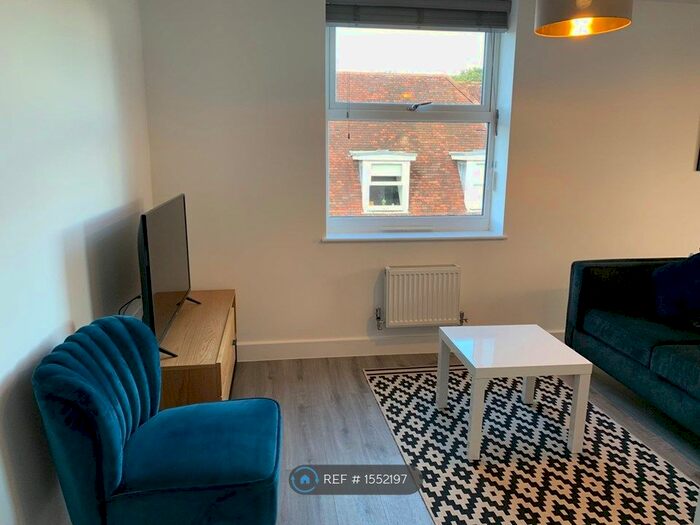 2 Bedroom Flat To Rent In Consort House Princes Gate, Solihull, B91