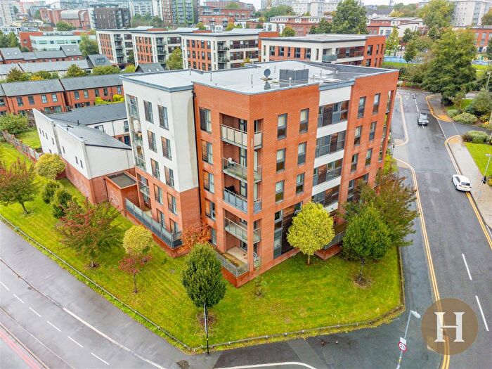 2 Bedroom Flat For Sale In Madison Walk, Birmingham, B15