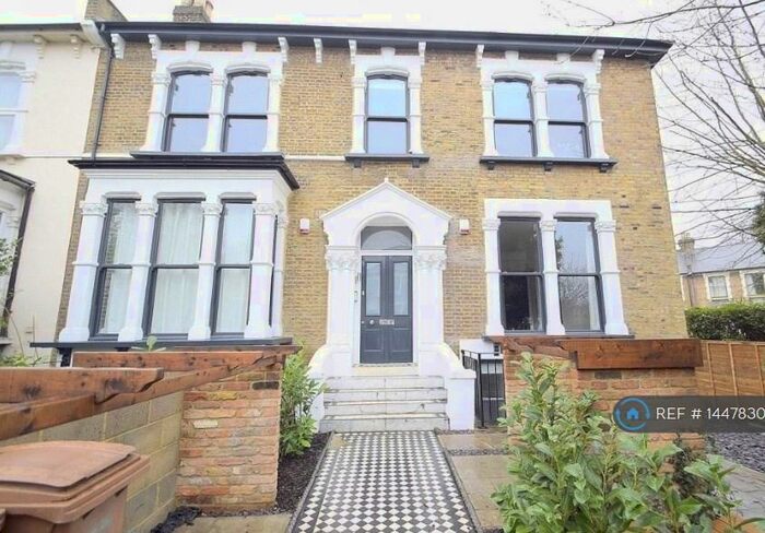3 Bedroom Flat To Rent In Evering Road, London, E5