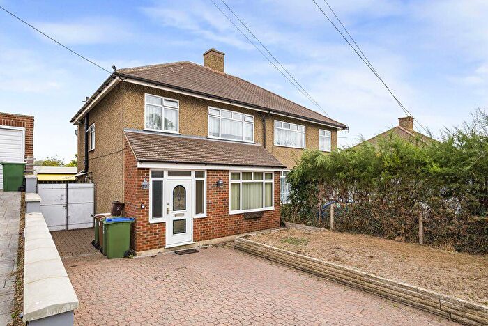 3 Bedroom Semi Detached House For Sale In Midhurst Hill, Bexleyheath, DA6