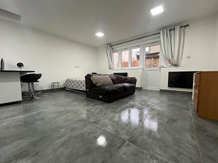 1 Bedroom Studio To Rent In Turnpike Lane, London, N8