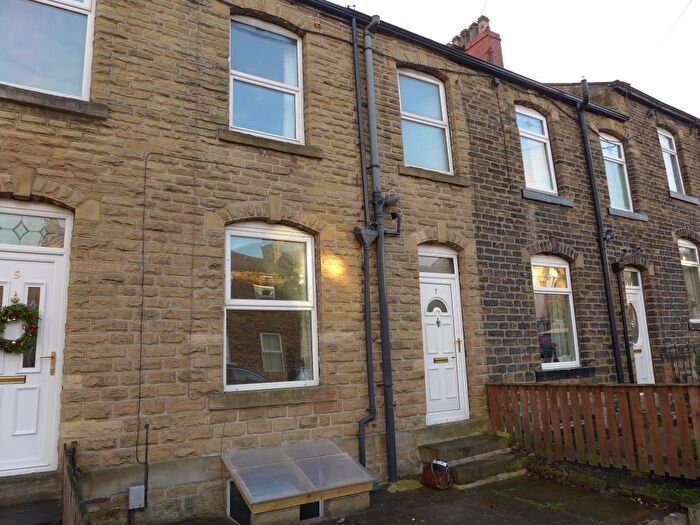 3 Bedroom Terraced House To Rent In Brook Street, Moldgreen, Huddersfield, HD5