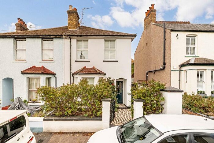 3 Bedroom Property To Rent In Puller Road, Barnet, EN5