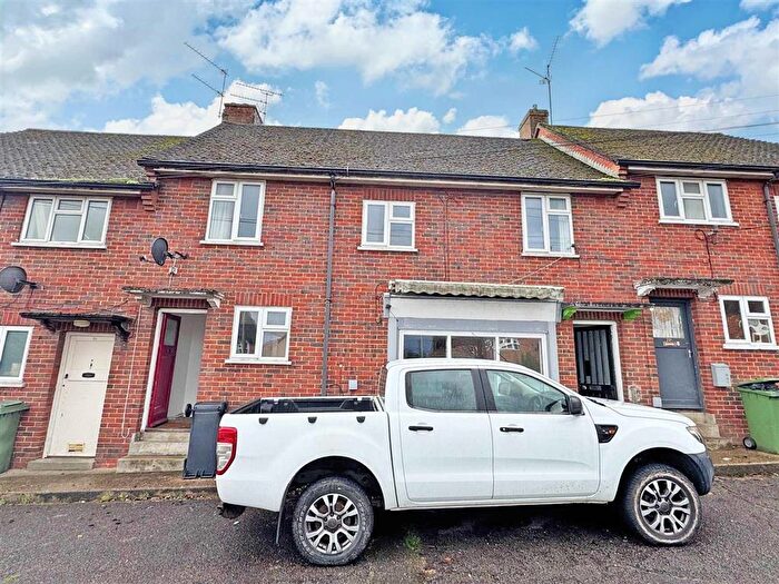 4 Bedroom Terraced House For Sale In Lipscombe Rise, Alton, GU34