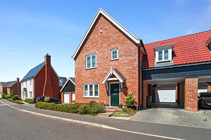 3 Bedroom Semi-detached House For Sale In Baytree Way, Stutton, IP9