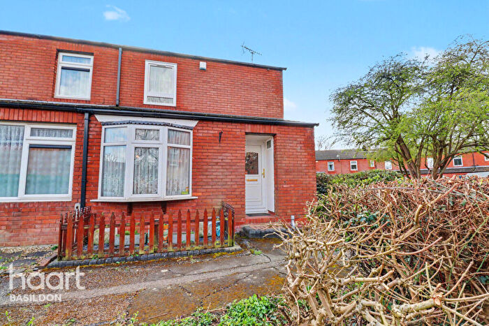 3 Bedroom End Of Terrace House For Sale In Dengayne, Basildon, SS14