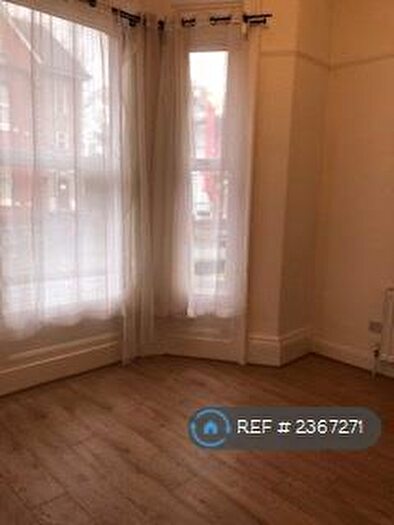 2 Bedroom Flat To Rent In Croxteth Grove, Liverpool, L8