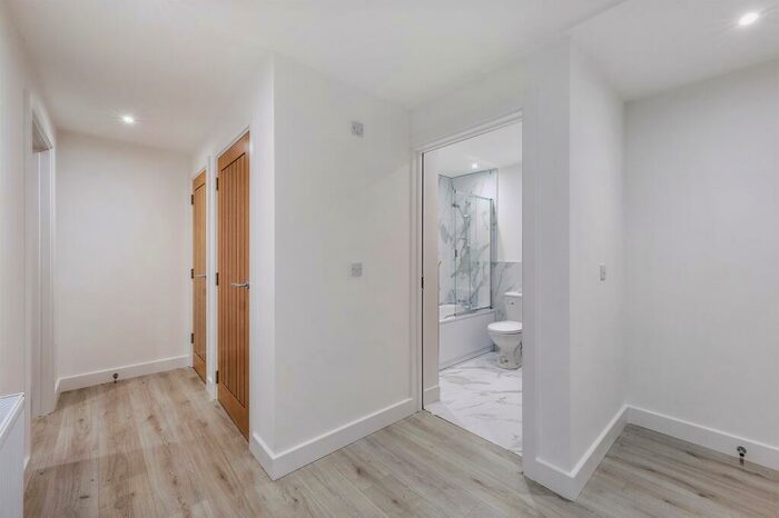 2 Bedroom Flat For Sale In Kingswood Way, South Croydon, CR2