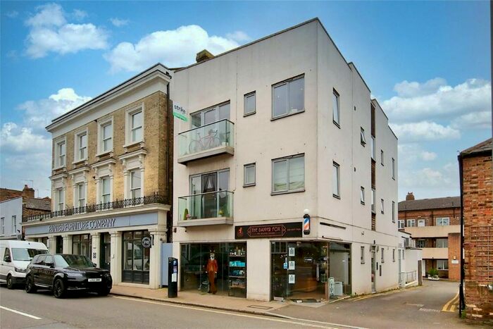 1 Bedroom Flat To Rent In High Street, Hampton Wick, Kingston Upon Thames, KT1