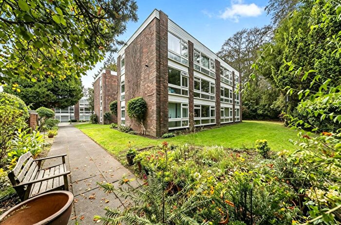 2 Bedroom Flat For Sale In Ottershaw, Chertsey, Surrey, KT16
