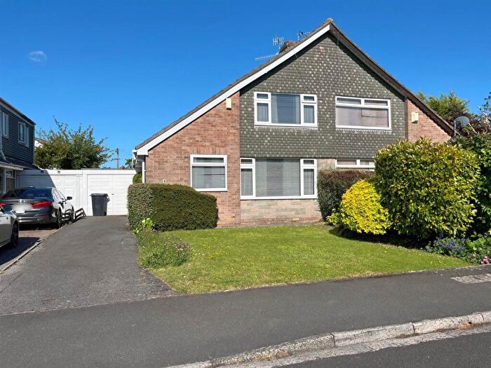 3 Bedroom Semi-Detached House For Sale In Ravenhead Drive, Bristol, BS14