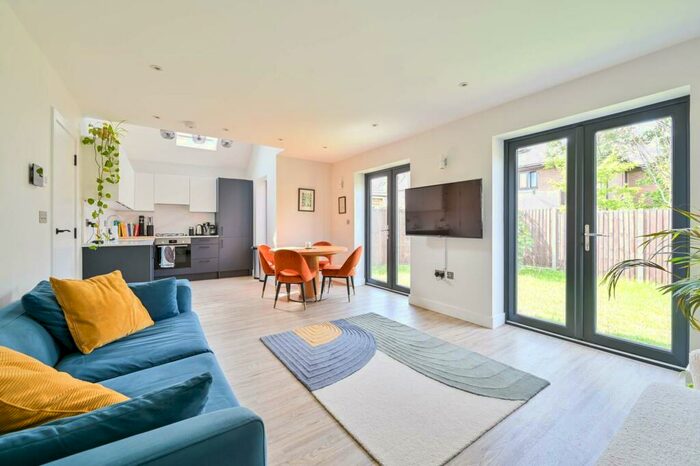 2 Bedroom Detached House To Rent In Dovedale Road, East Dulwich, London, SE22