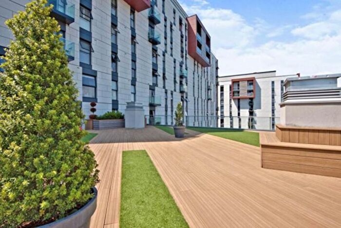 2 Bedroom Flat For Sale In Victoria Avenue, Southend-On-Sea, SS2