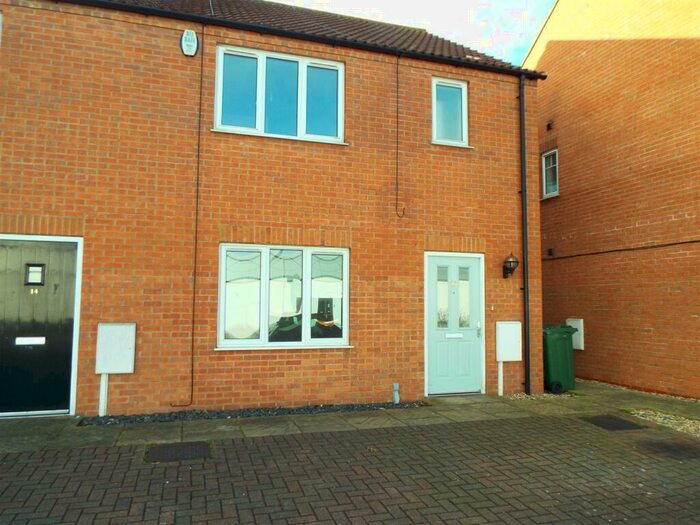 3 Bedroom End Of Terrace House To Rent In Danes Close, Off Ladysmith Road, Grimsby, DN32