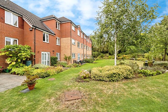 1 Bedroom Flat For Sale In Devereux Court, - Snakes Lane West, Woodford Green, Essex, IG8