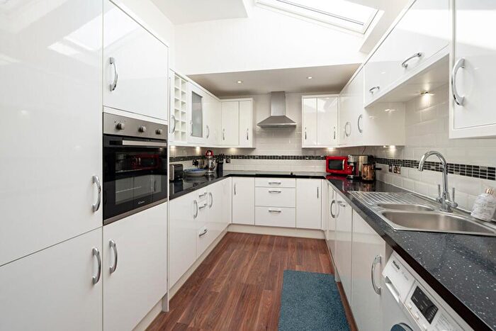 2 Bedroom Apartment For Sale In Longfields, Park Mews Longfields, OX26