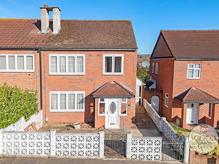 3 Bedroom Semi-Detached House For Sale In Doubleday Road, Loughton, IG10