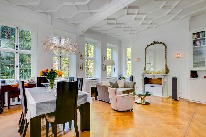 2 Bedroom Flat To Rent In Collingham Gardens, South Kensington, London, SW5