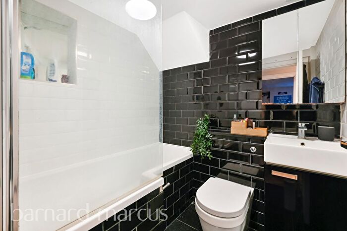 2 Bedroom Flat To Rent In South Lambeth Road, London, SW8