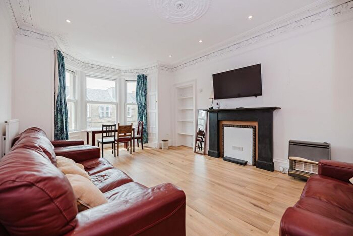 3 Bedroom Flat To Rent In Bruntsfield Avenue, Edinburgh, EH10