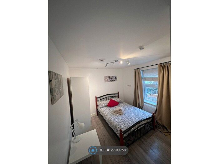 1 Bedroom Flat To Rent In Morrish Road, London, SW2