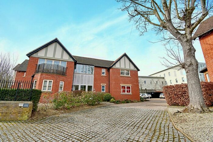 2 Bedroom Flat To Rent In North Road, Hertford, SG14