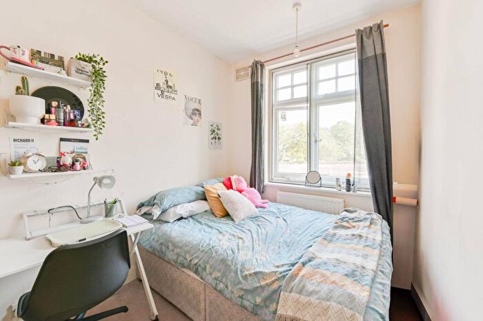 4 Bedroom House To Rent In Queensville Road, Balham, London, SW12