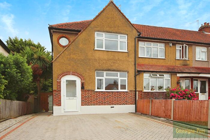 3 Bedroom House To Rent In Chessington, Surrey, KT9