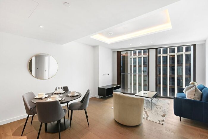 2 Bedroom Flat To Rent In Carnation Way, London, SW8