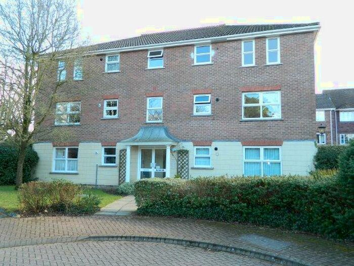 2 Bedroom Flat To Rent In Greenacres, Horsham, RH12