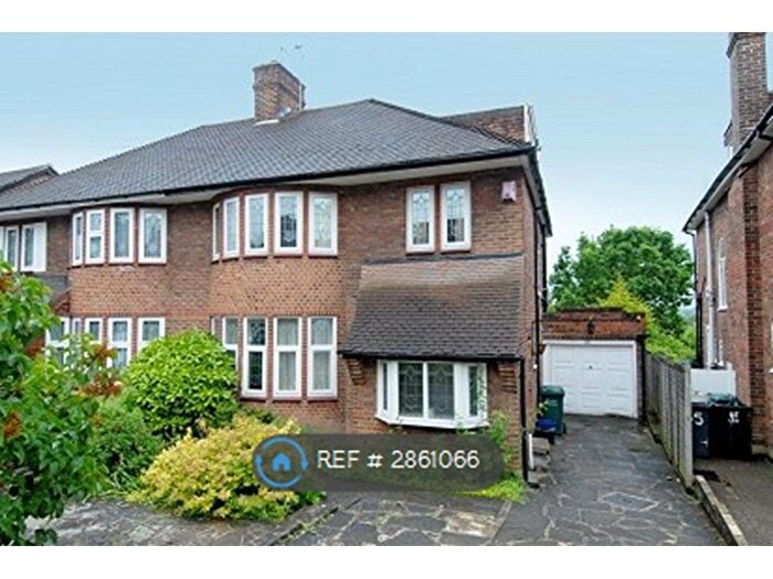 5 Bedroom Semi Detached House To Rent In Northiam, London, N12