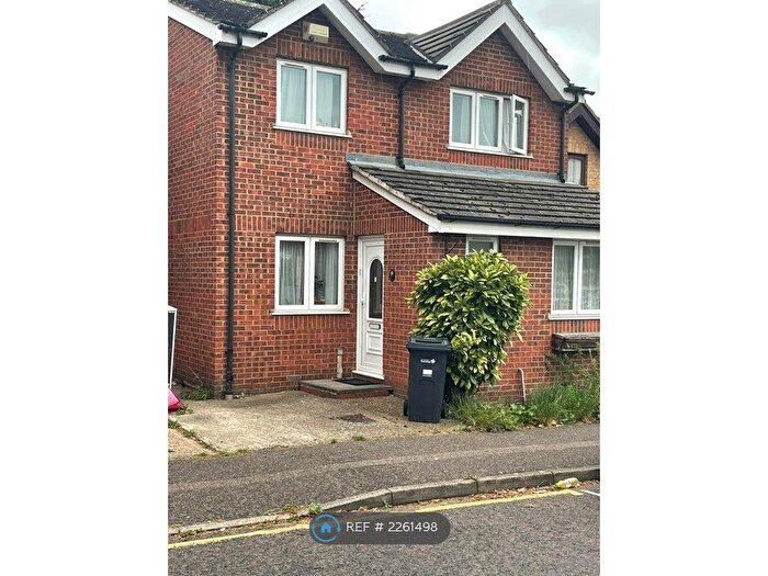 4 Bedroom Detached House To Rent In Express Drive, Ilford, IG3
