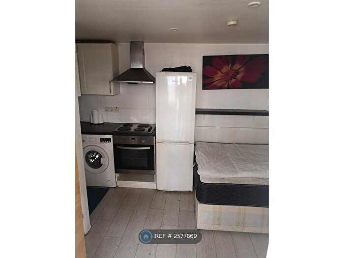 Studio To Rent In Green Lanes, London, N16