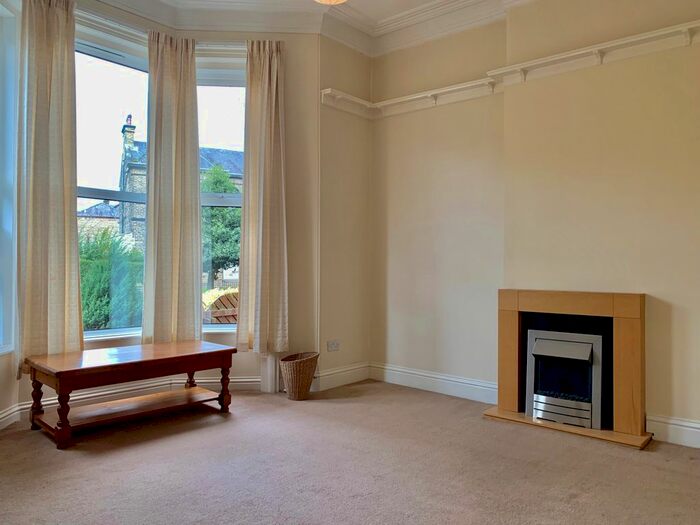 2 Bedroom Flat To Rent In Huddersfield Road, Barnsley, S75