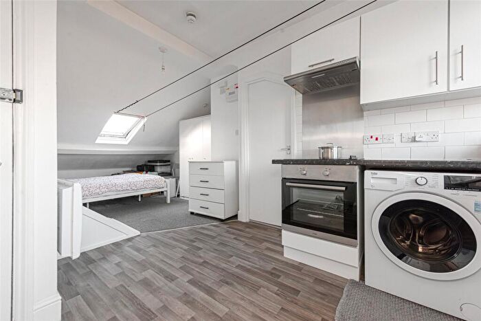 Apartment To Rent In Nightingale Road, Bounds Green, London, N22