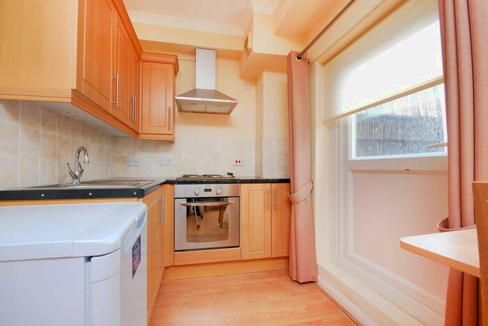 Studio To Rent In Kings Road, Chelsea, London SW10