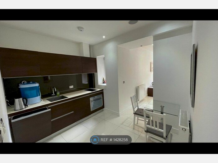 1 Bedroom Flat To Rent In Albany House, Camden, London, WC1H