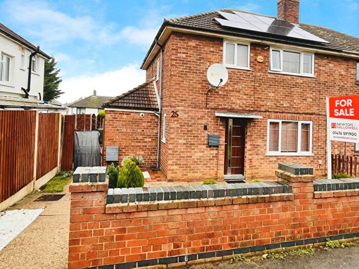 3 Bedroom Semi Detached House For Sale In Tennyson Avenue, Grantham, NG31
