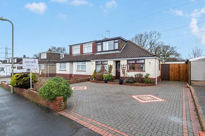 3 Bedroom Chalet For Sale In Silverdale Drive, Waterlooville, PO7