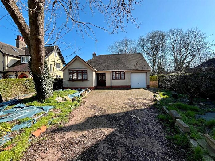 2 Bedroom Detached Bungalow For Sale In Maple Grove, Hull, HU8