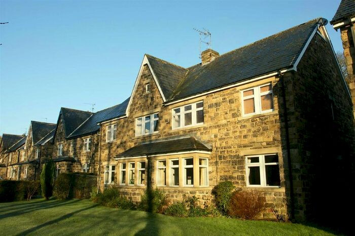 2 Bedroom Flat To Rent In Lidgett Park Mews, Roundhay, Leeds, LS8