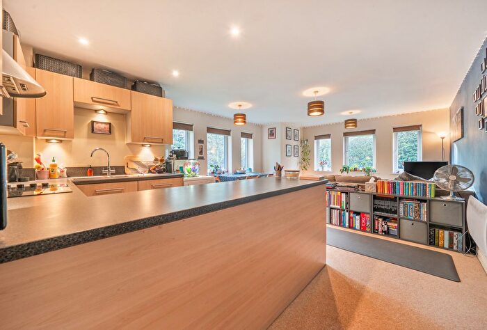 2 Bedroom Flat For Sale In Queripel Close, Tunbridge Wells, Kent, TN2