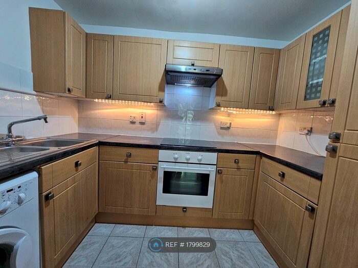 1 Bedroom Flat To Rent In Kingswood Drive, Sutton, SM2