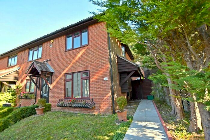 2 Bedroom End Of Terrace House To Rent In Aveling Close, Purley, CR8